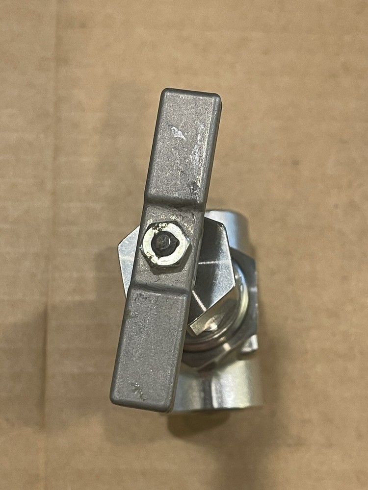 Hoke 2811F8Y Needle Valve