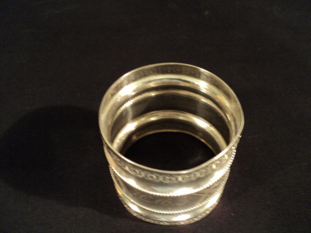 VICTORIAN STERLING SILVER NAPKIN RING, ENGRAVED DESIGN