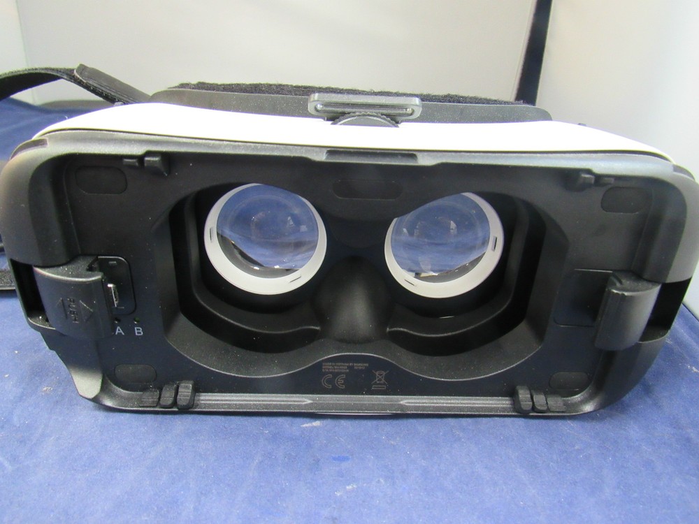 Samsung Gear VR Oculus Virtual Reality Headset 3D Note 5 Galaxy S6, S6 Edge S7
