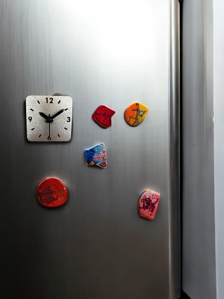 Versatile Fridge Magnet Clock – Silent Quartz, Wood Frame, Gift-Ready