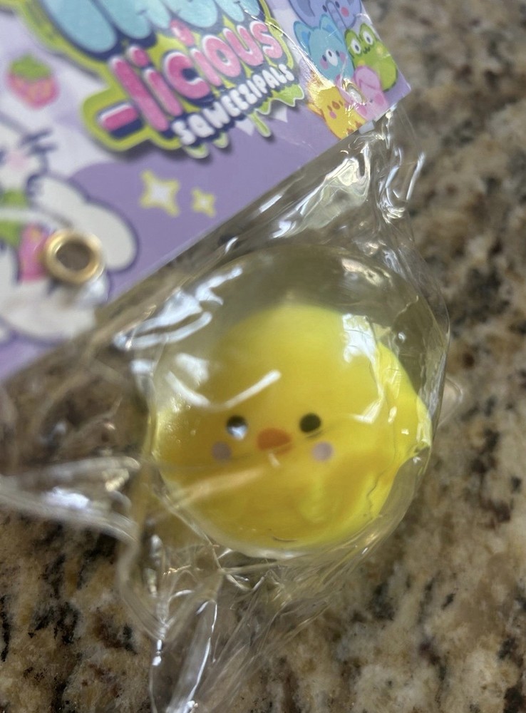 Taba-licious Sqweezipals, Yellow Chick