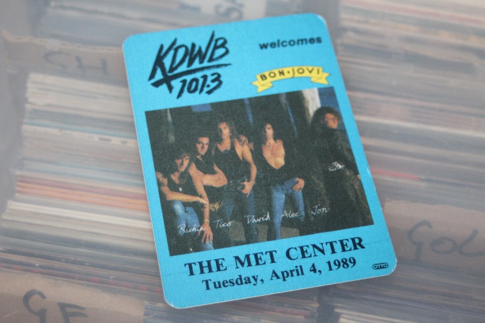 Bon Jovi  - unused Backstage Pass Met Center 1989   - FREE POSTAGE -