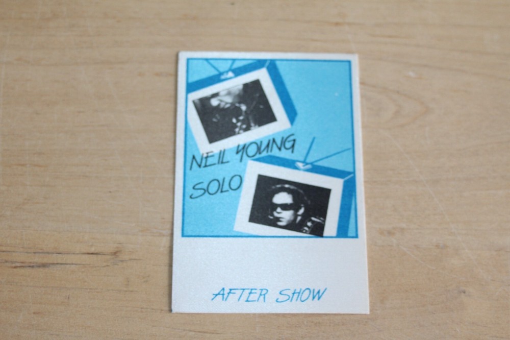 Neil Young  -  Unused Backstage Pass - FREE POSTAGE - lot #4