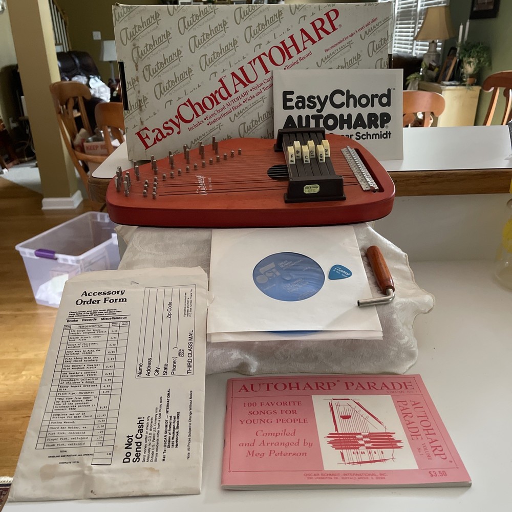 OSCAR SCHMIDT AUTO HARP 6 CHORD 18 STRING