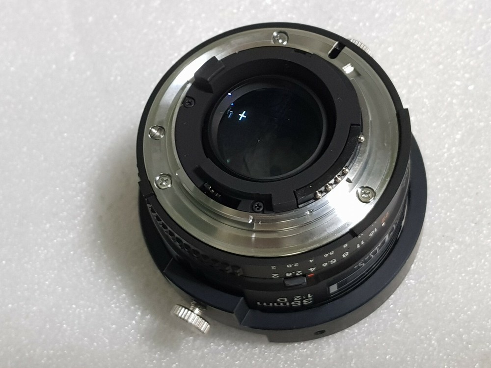 Nikon AF NIKKOR 35mm 1:2 D CAMERA Lens