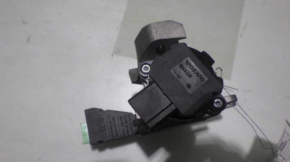 09 VOLVO 60 SERIES Ignition W/Key