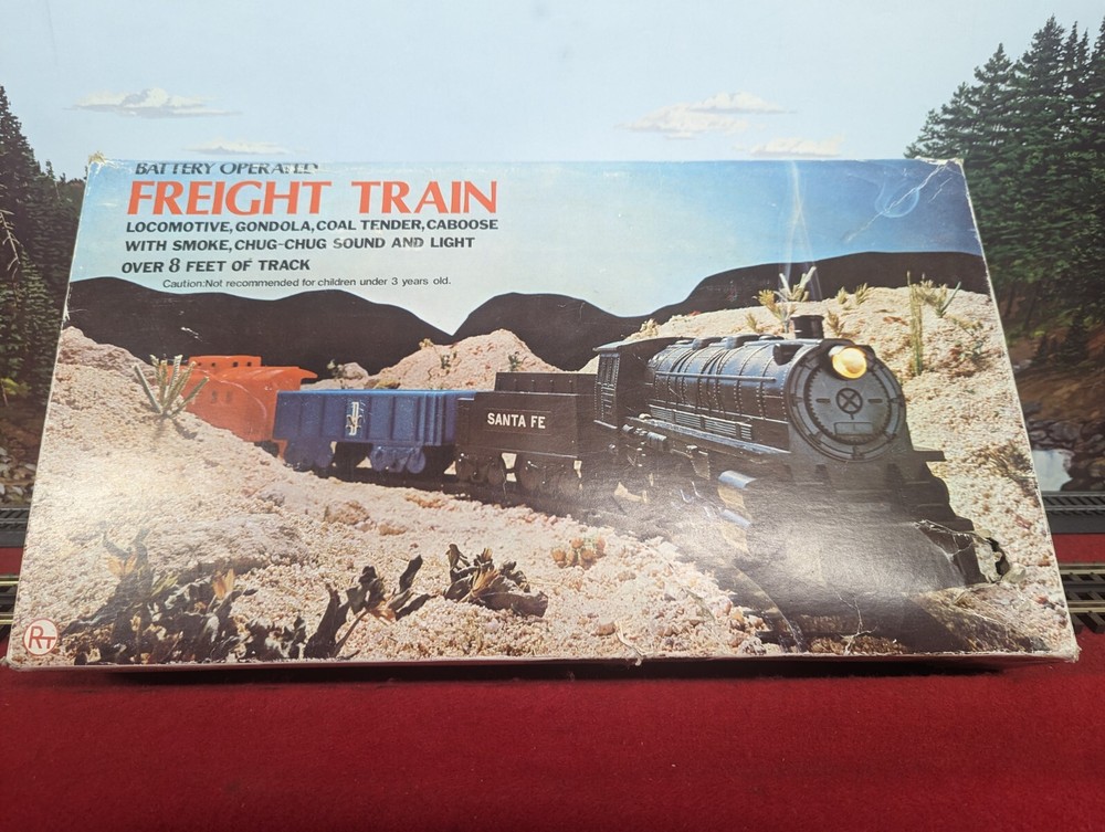 RT O BATTERY OPERATED ATSF FREIGHT TRAIN SET