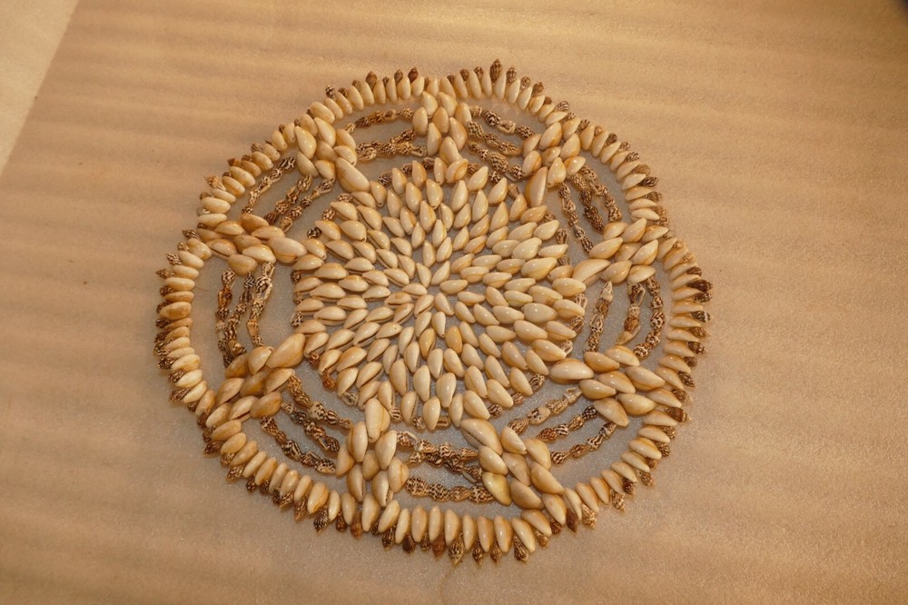 Vtg Mid Century Shell Doily Trivet Seashell Circle Design Hot Pad Decorative