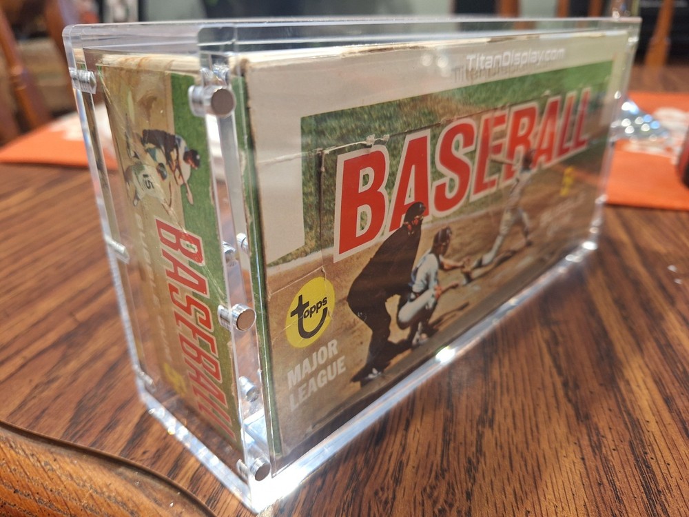 Titan Display Case Shallow Magnetic Close