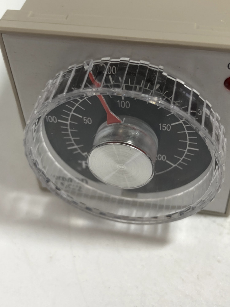 OMRON E5C2-R20J-W TEMPERATURE CONTROLLER 3A 250VAC 0-400°F NNB