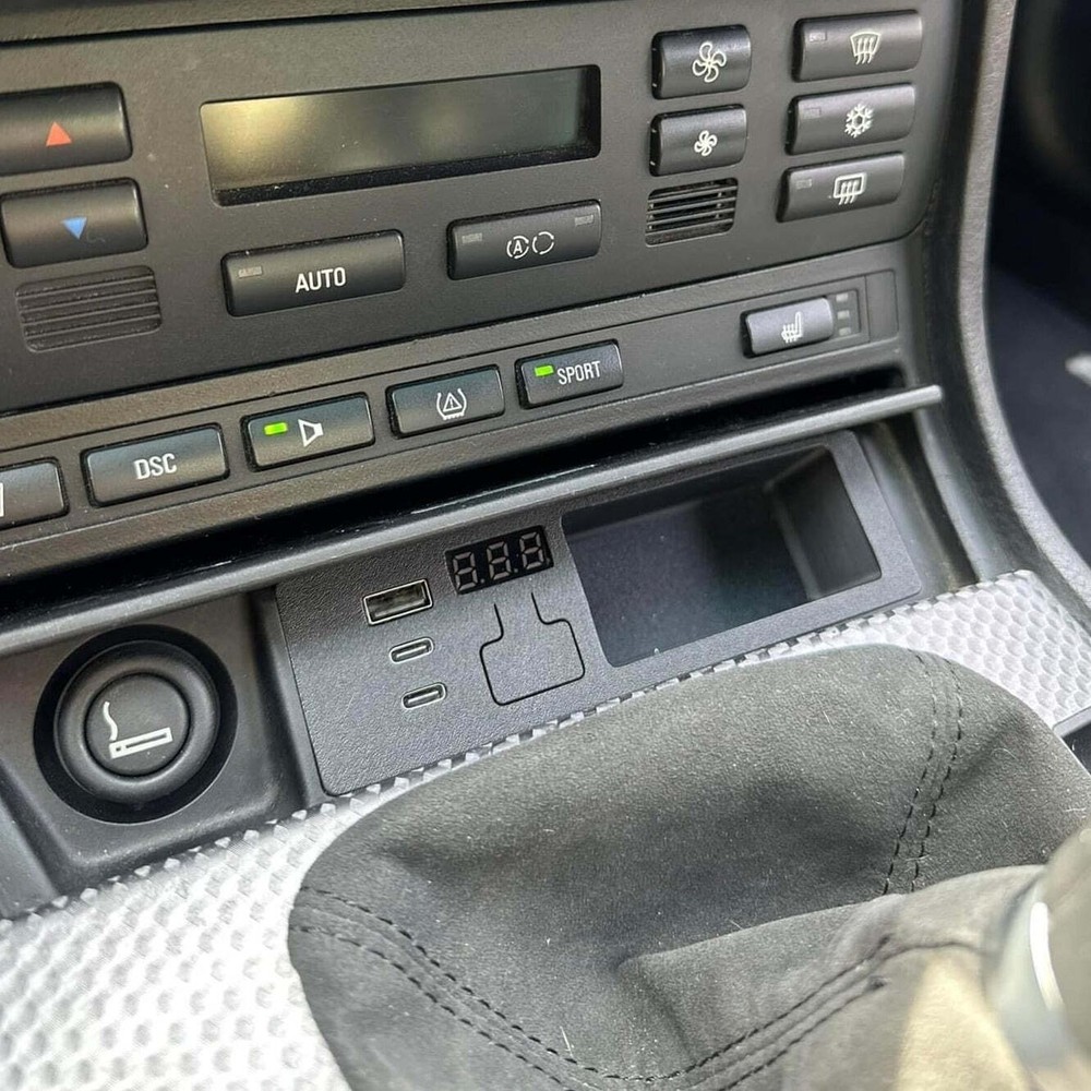 E46 Ashtray Voltmeter + Quick Charge USB-A Port