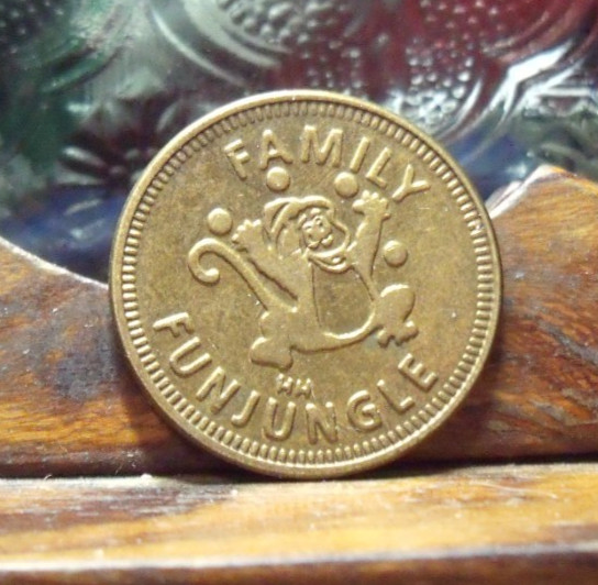 FAMILY FUNJUNGLE  ARCADE TOKEN  REVERSE GAMES, GAMES ECT.