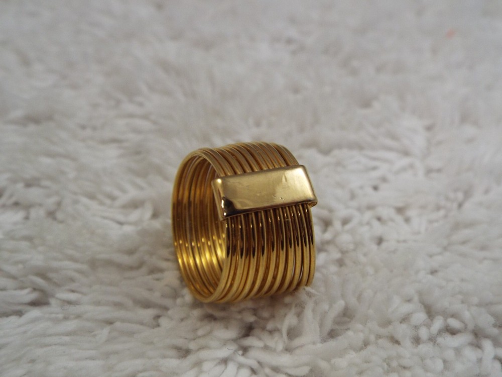 Goldtone Wire Ring ~ Size 6.5 (D18)