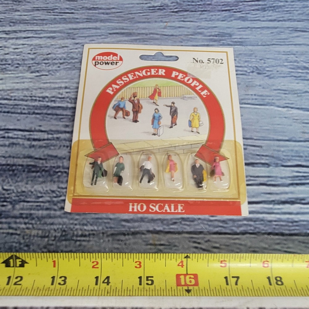 Model power H.O scale passenger people #5702 sealed