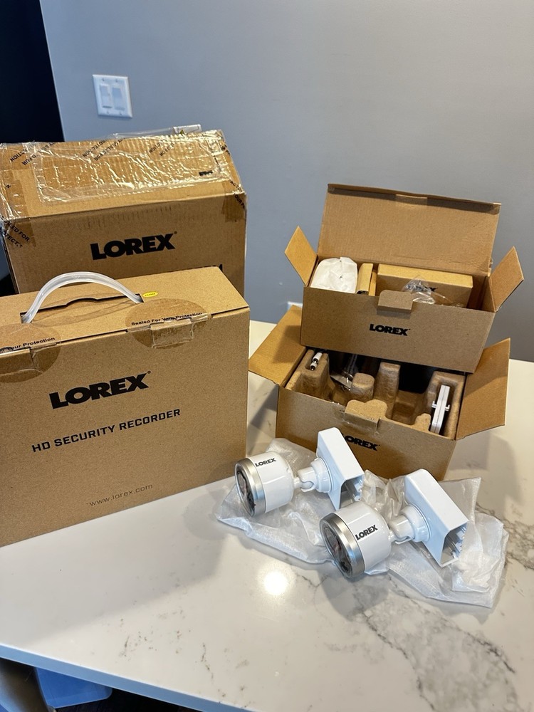 Lorex HD Wire-Free Security System 2 Cameras Wireless 1080p DVR 32GB