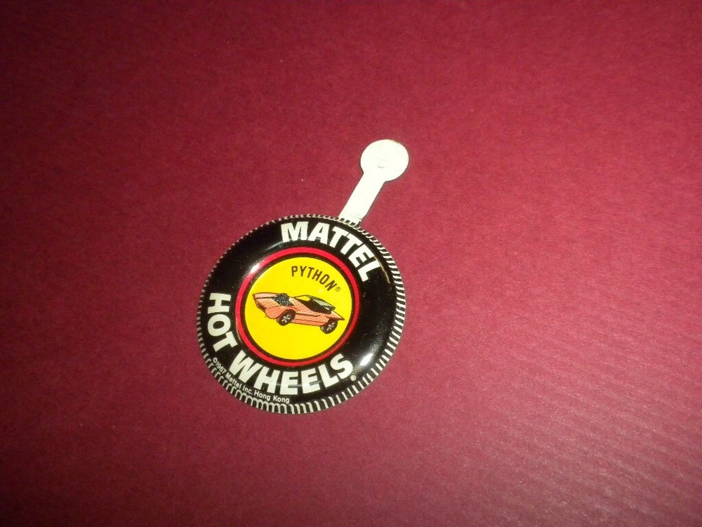 PYTHON Mattel Hot Wheels metal badge/pin/button/pinback 1967