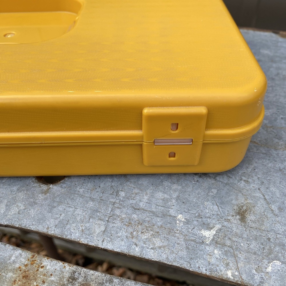 Vintage Plastic WIL-HOLD HARVEST GOLD Sewing Thread Box Caddy Spools & Thread