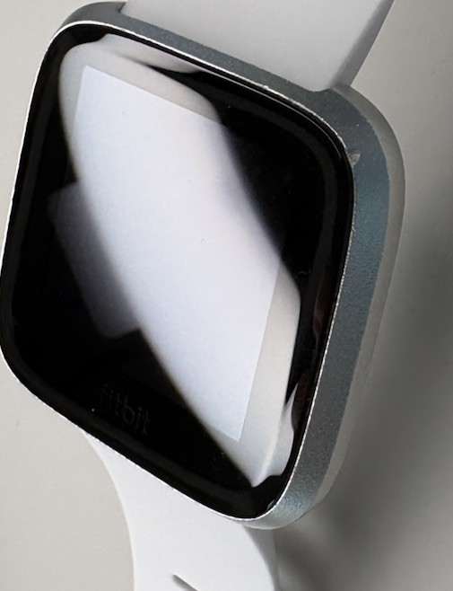 Fitbit Versa Smart Watch Lite Edition - white Open Box (Read)