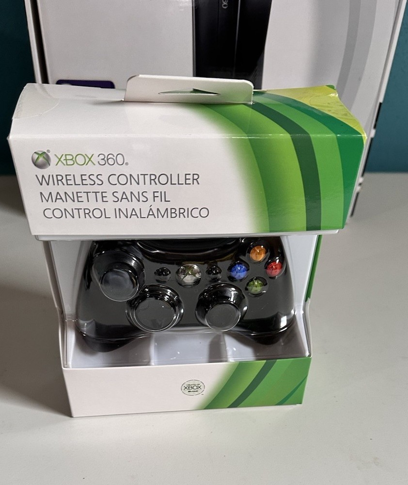 XBOX 360 4GB Video Game Console & Kinect Sensor
