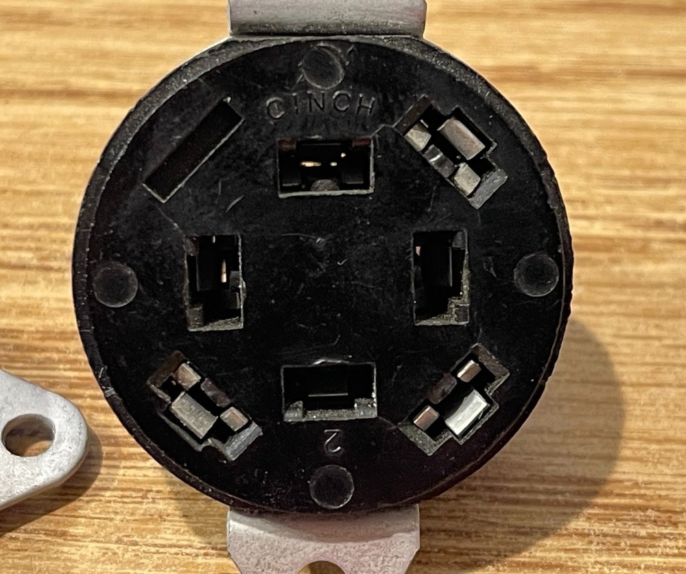 1 Cinch 2C7 Capacitor Socket Saddle Type Bottom Mount Phenolic 4 Center 3 Outer