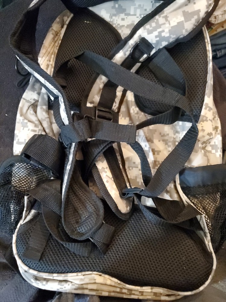 GARRETT METAL DETECTORS CAMO BACKPACK EXCELLENT CONDITION