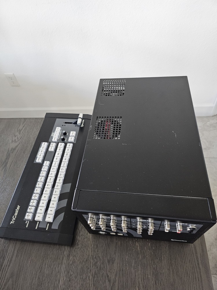 Newtek TriCaster 40 Educational Version + TC40 Control Surface