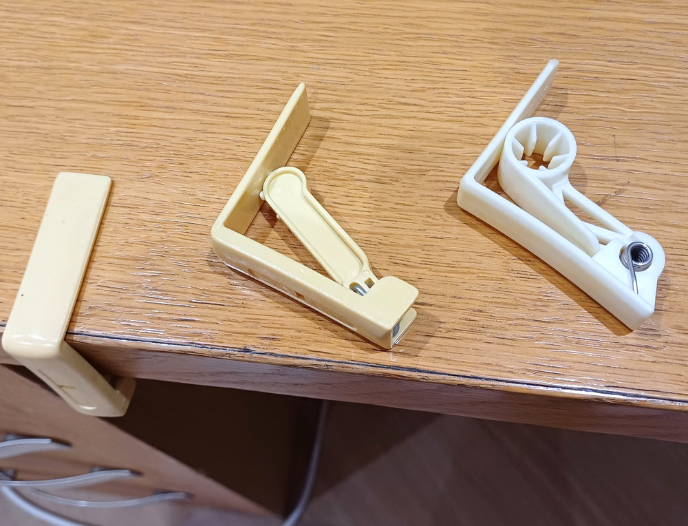 SPRING-LOADED TABLECLOTH CLIPS. SET of 17