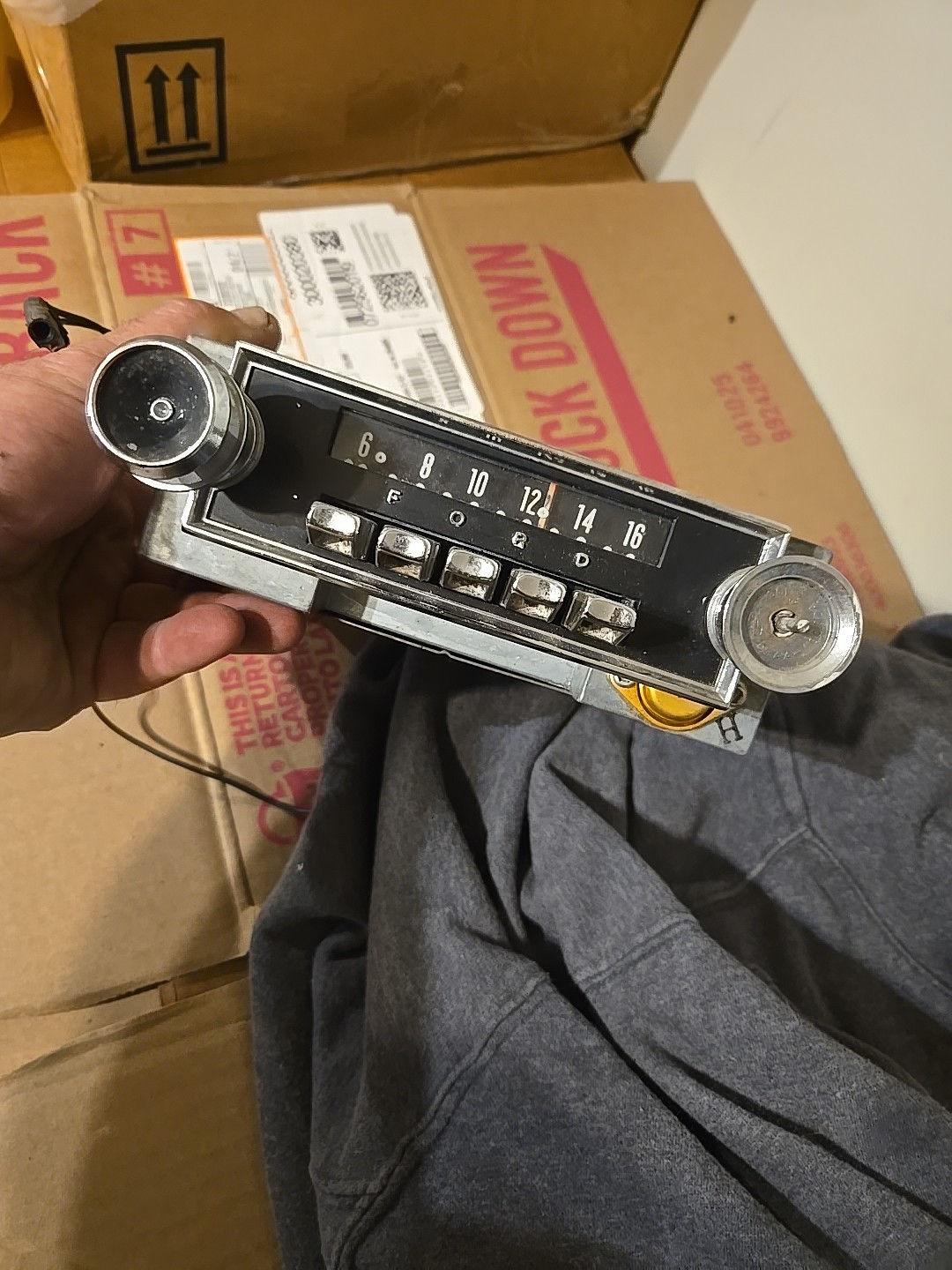 1963-64 Ford Galaxie Fairlane AM Radio XL500 FOMOCO 3TMF 192066 NICE! 12V