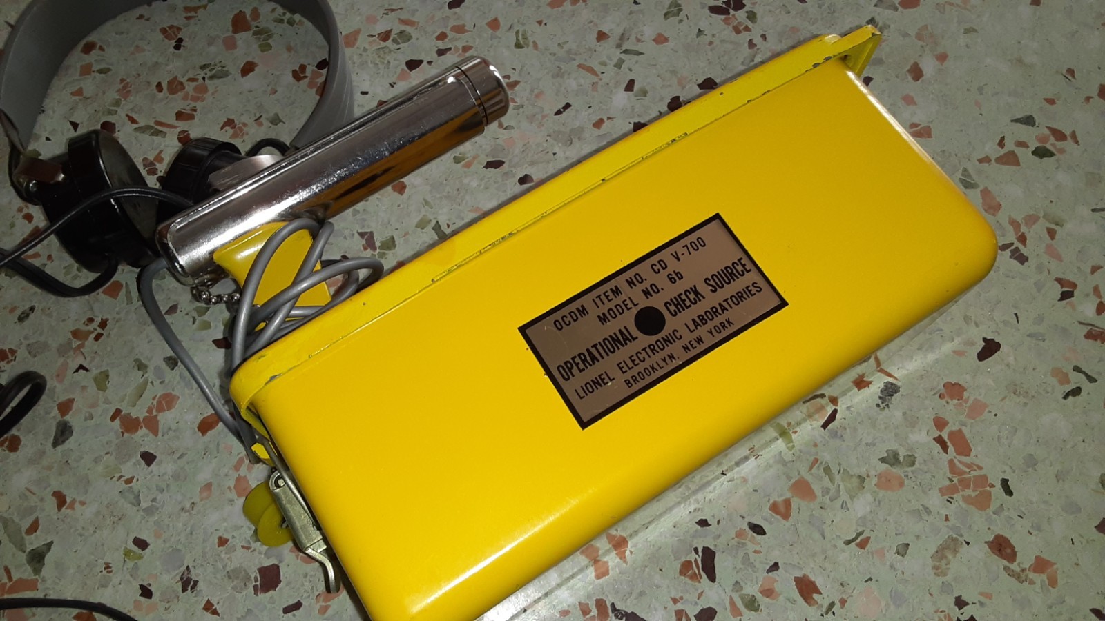 GEIGER COUNTER,, Item No. CDV-700,, model 6b, Lionel Electronic Lab, S/N 31755