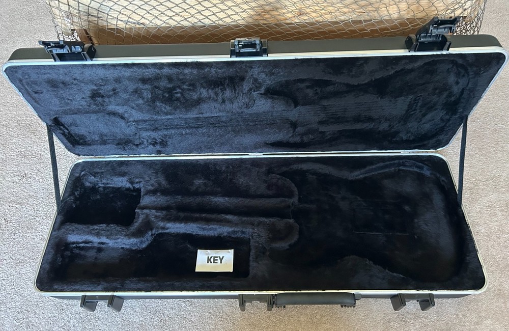 Open Box SKB-66PRO Pro Rectangular Molded Hardshell Guitar Case Fender EVH