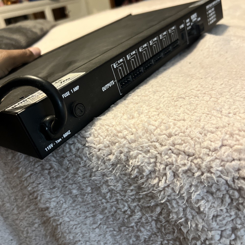 Middle Atlantic USC-6R Universal 6-Step Sequencing Controller - UNTESTED