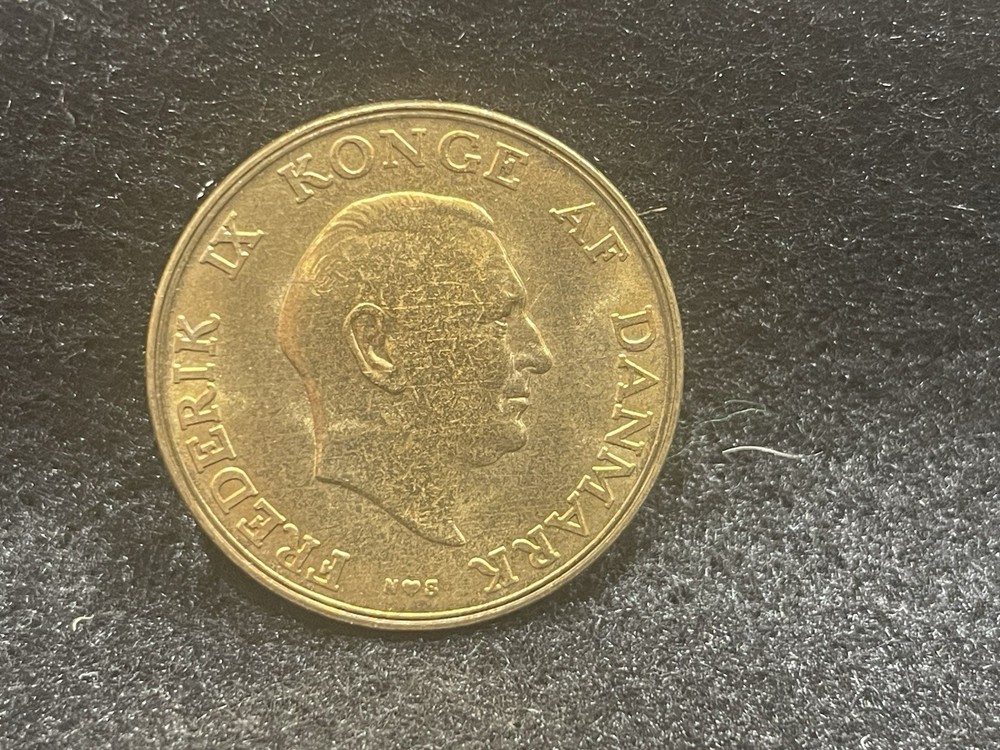 DENMARK 1947 ONE KRONE BRILLIANT UNCIRCULATED