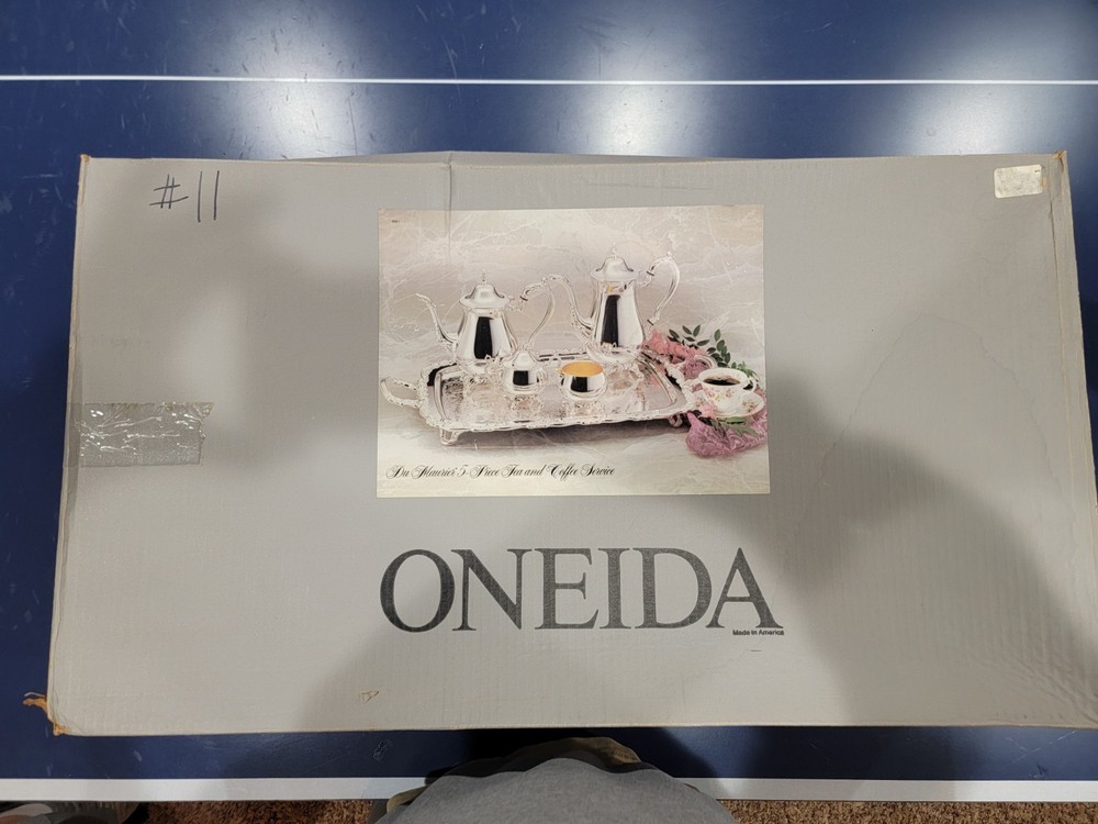 ONEIDA Du Maurier Silverplate 5-Piece Tea and Coffee Set with Tray