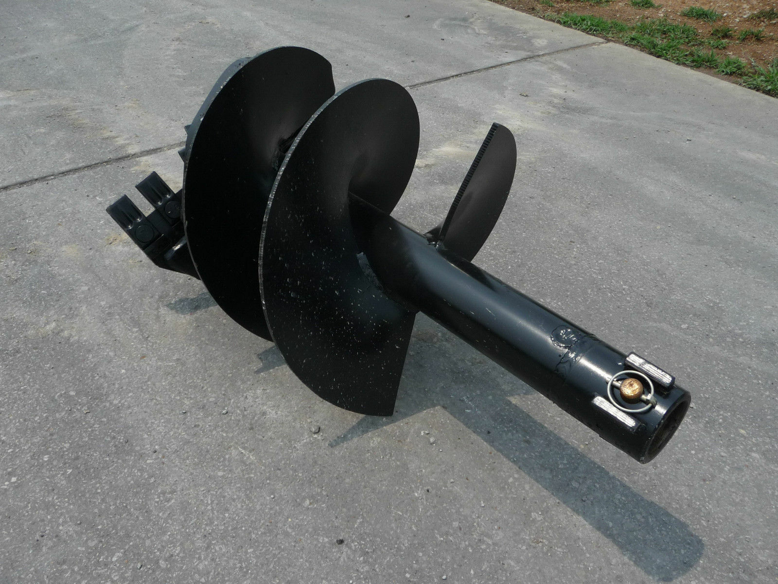 Lowe SQ-18-3 Skid Steer Auger Bit 18" Diameter, 2-9/16" Round Collar, 36" Tall