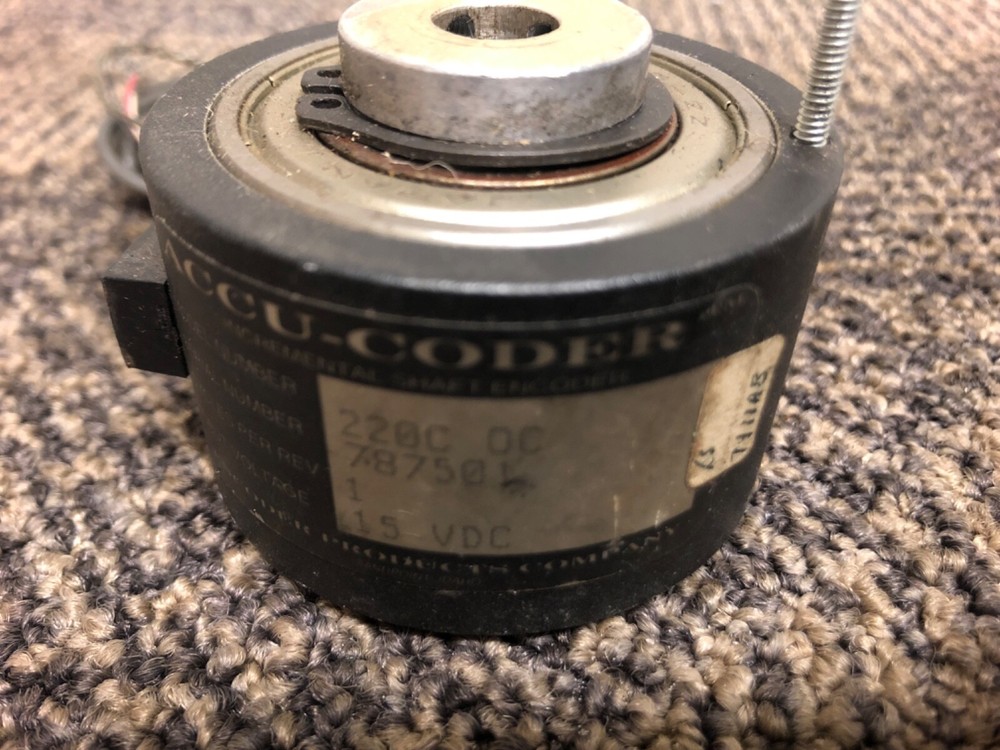 ACCU-CODER INCREMENTAL SHAFT ENCODER 220C 0C 220C0C 15VDC 1 CYCLE PER REV USED