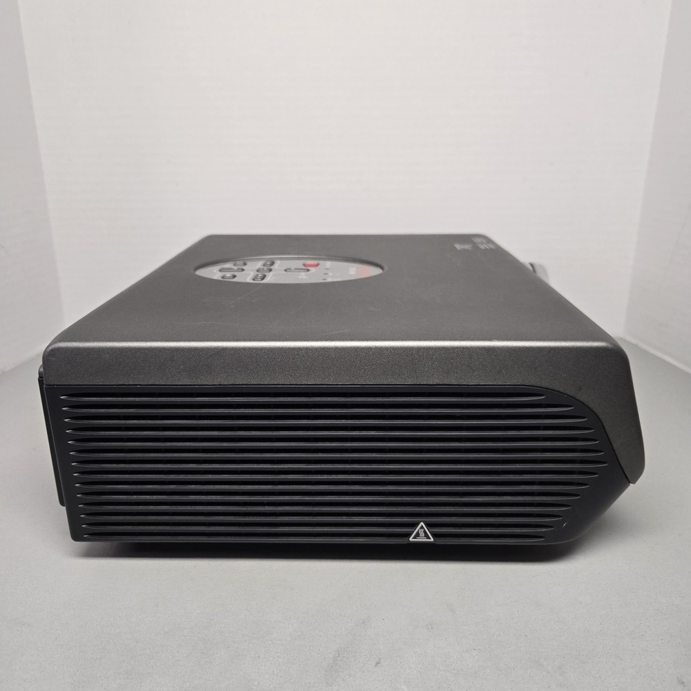 EIKI EIP-200 Projector - VGA / S Video Inputs - Tested - Lamp Timer 201 Hours