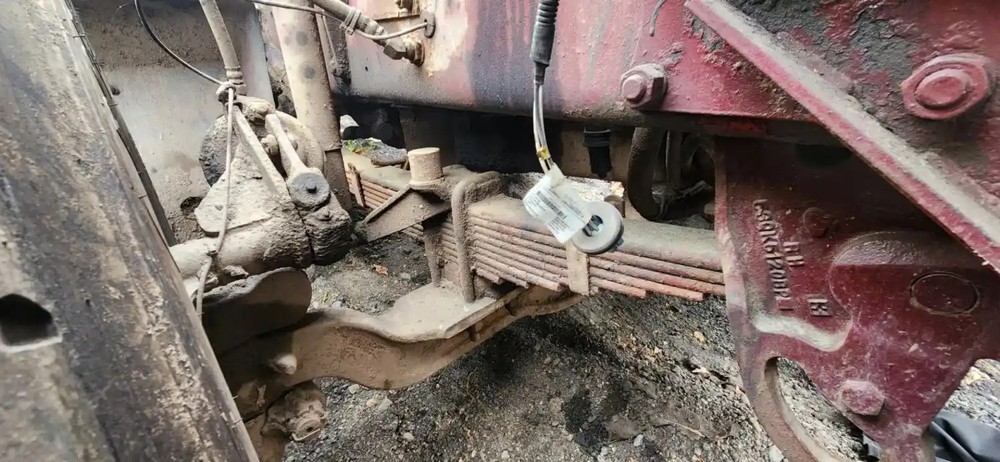 (Used) 2000 Mack RD688SX, FRONT LEAF SPRINGS Front Leaf & Springs  P-46349
