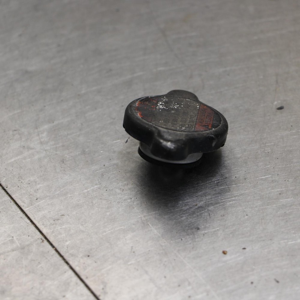 02-03 Yamaha R1 Engine Radiator Cap