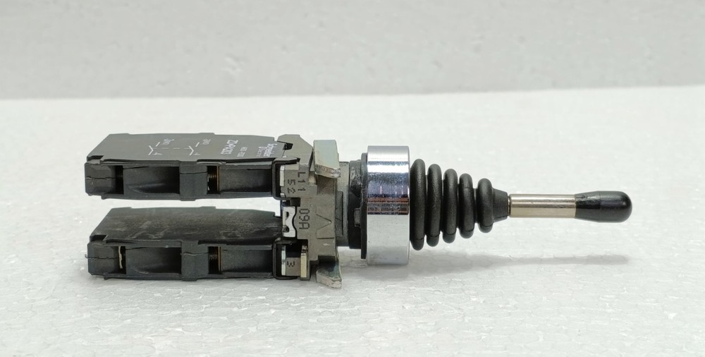 Schneider XD4PA24 Harmony XB4 Joystick 4-Direction Spring Return 22mm Controller