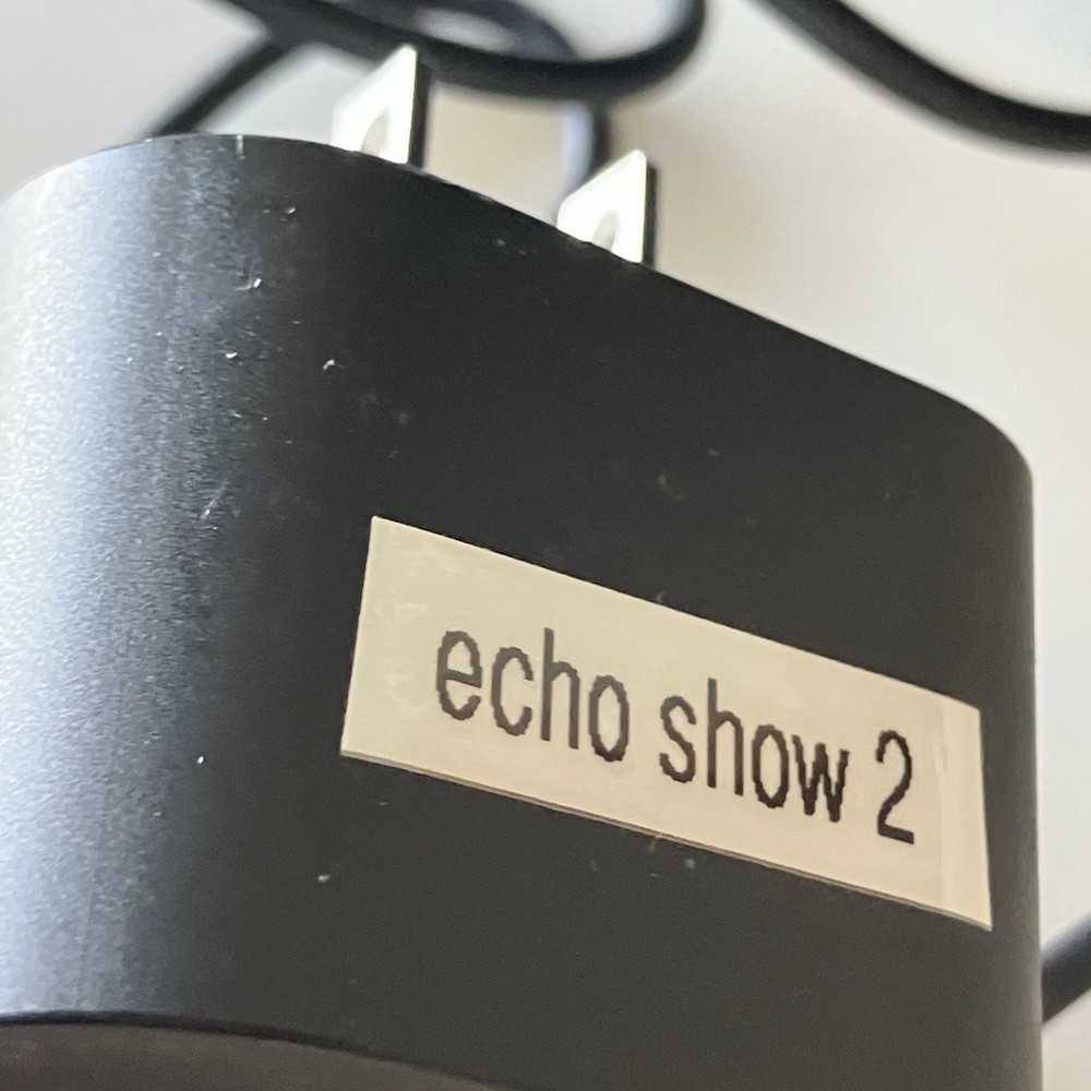 Amazon Echo Show 2 Powers Up Working & Untested