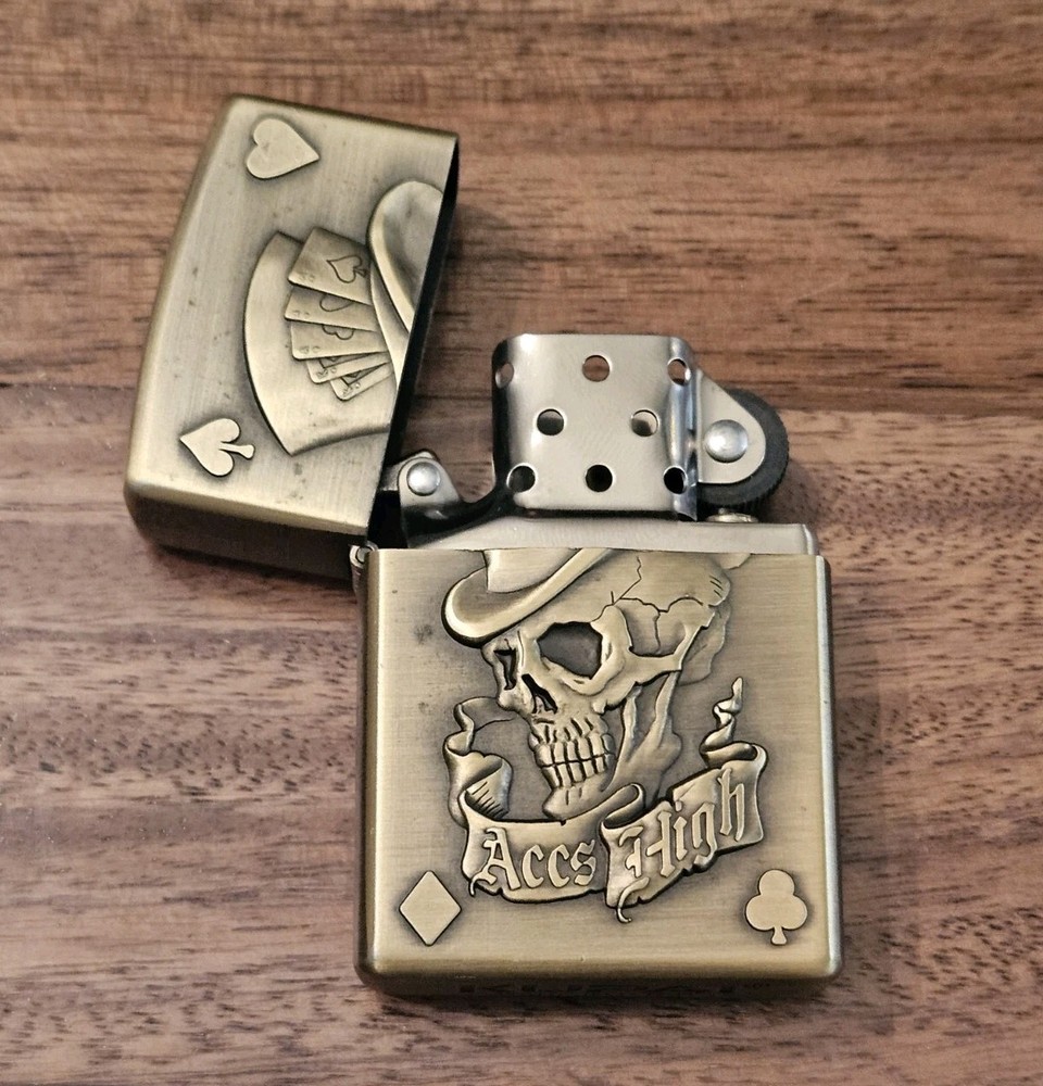Vintage Style Skull Embossed Flip-top Lighter Windproff Refillable No Fuel Empty