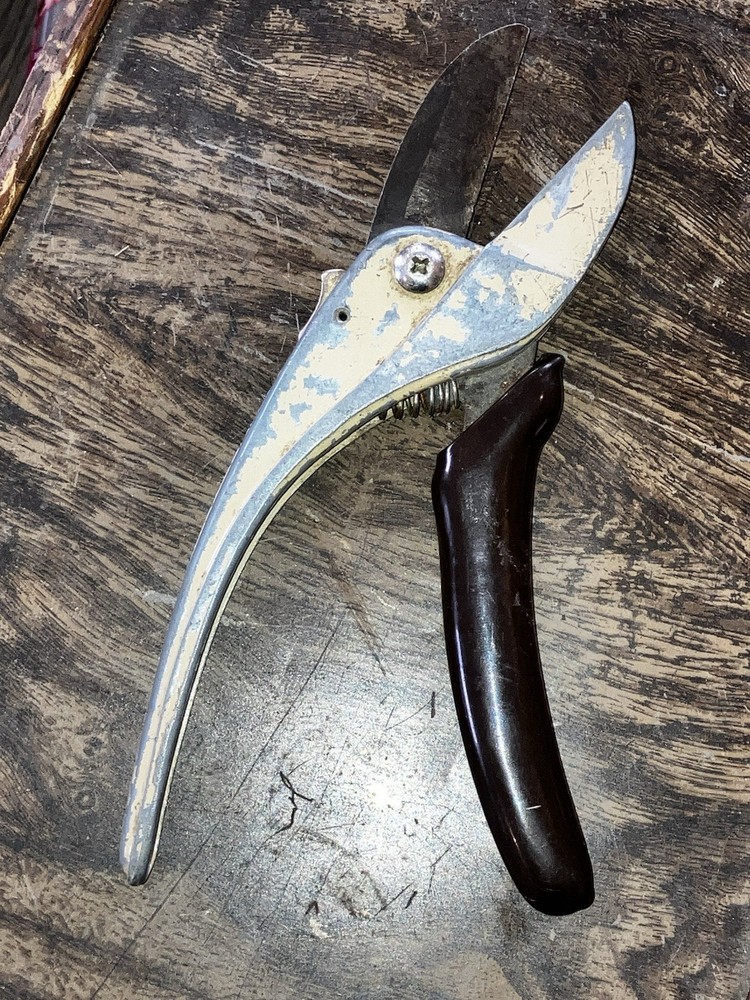 Vintage Sears USA-made bypass pruning shears, model 6803.