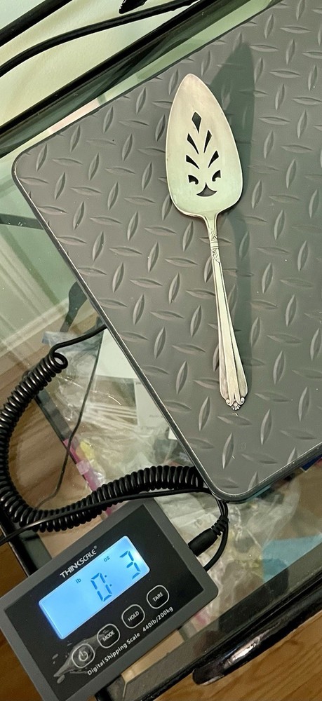 WM Rogers International Silver 1950s Silverplate Pierced Cake Pie Server, 9.5”