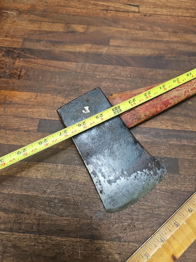 R32- 2 lb 15 oz Boys Axe USER unmarked - PLUMB?