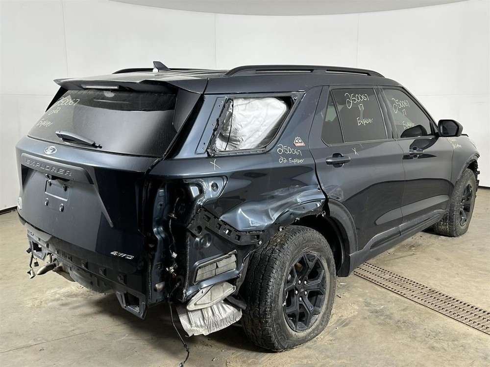 Camera/Projector Camera Windshield Mounted Fits 20-24 AVIATOR 2757455