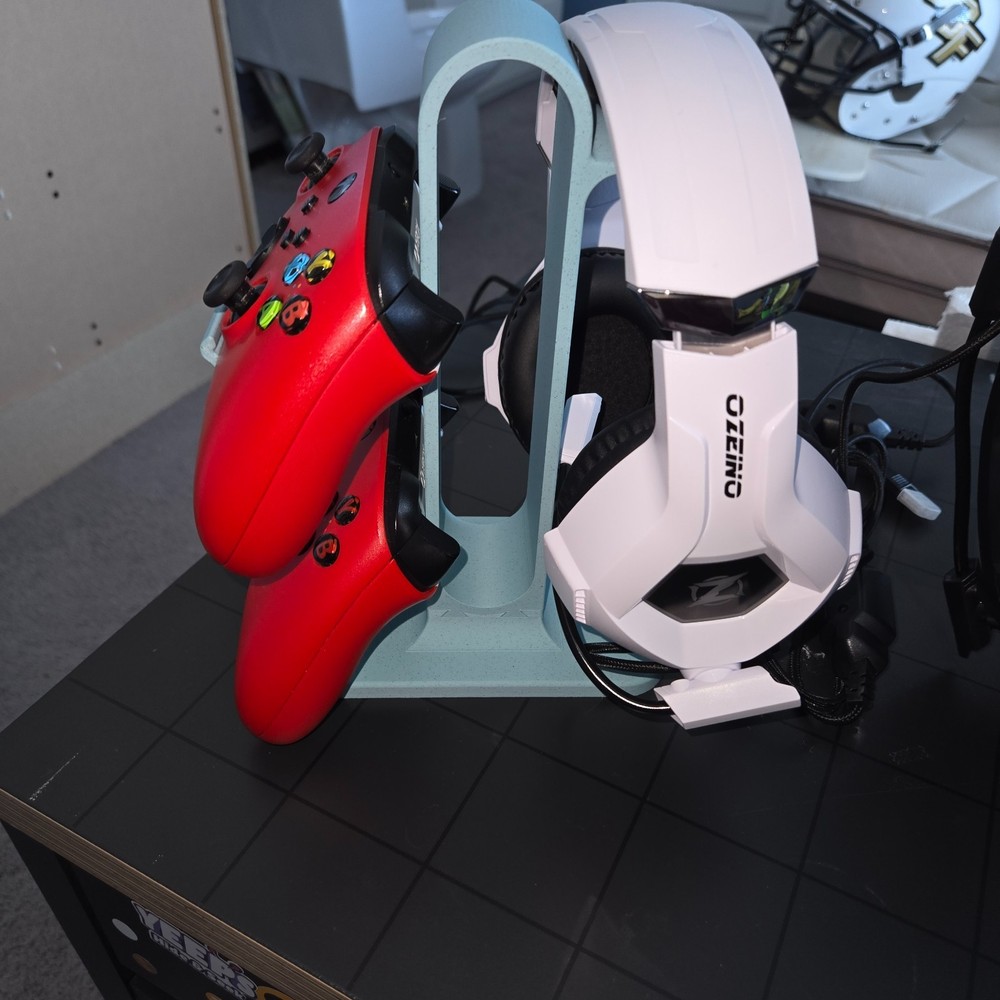 Gaming controller and headphone standing holder