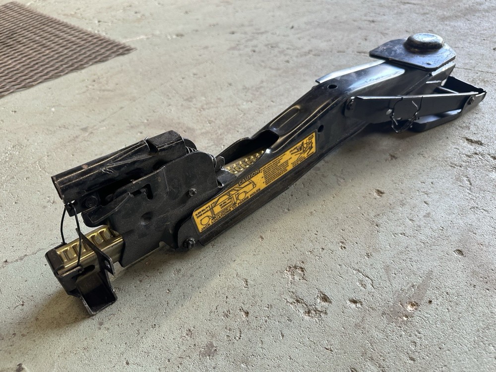 G Body Spare Tire Jack