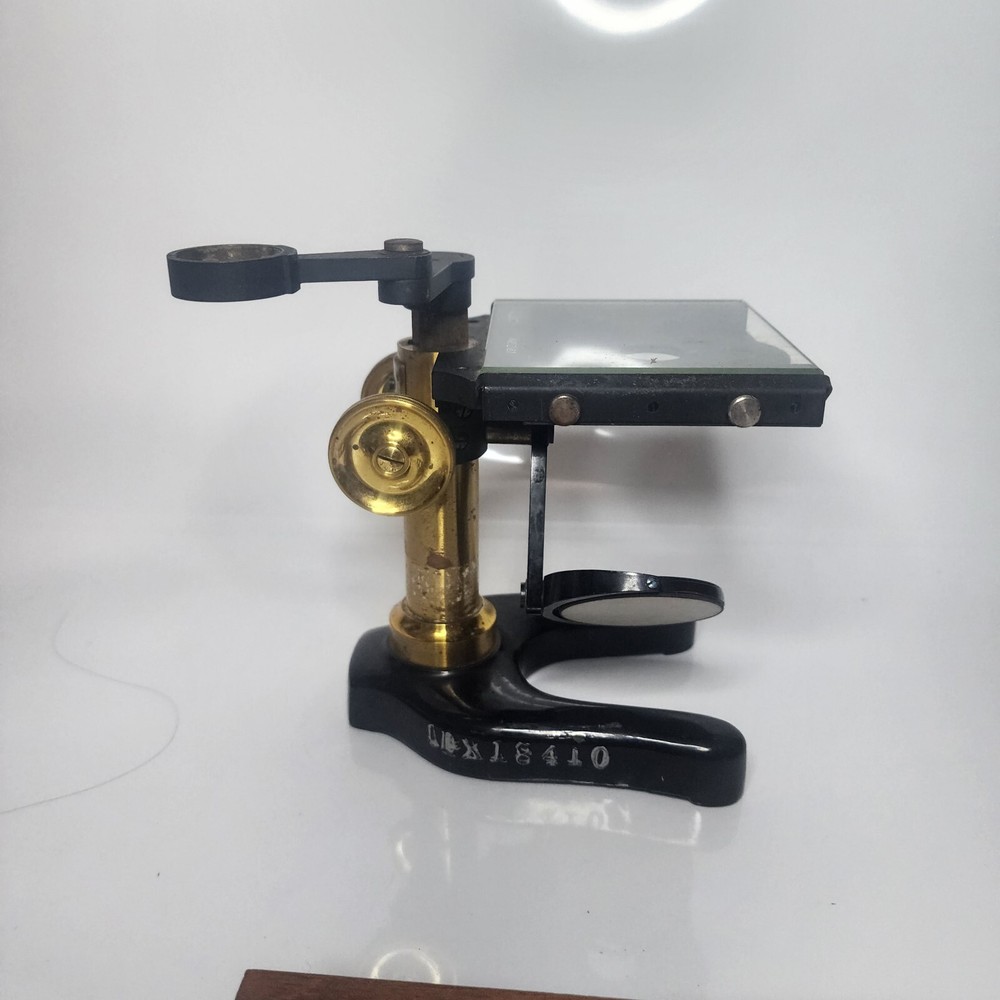 E LEITZ WETZLAR MICROSCOPE OBJECTIVE INSPECTION VIEWING STAND BASE HOLDER CASE