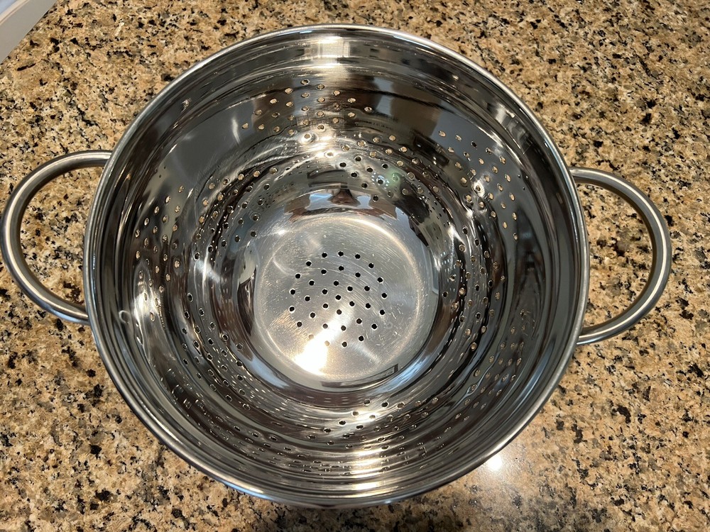Stainless Steel Pasta Strainer Deep Kitchen Colander, Silver