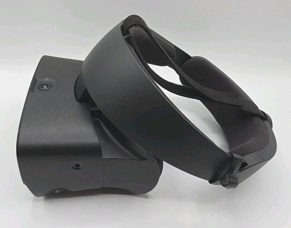 Bundle - Meta Oculus Quest 1 VR Headset + Lenovo Oculus Rift S w/ Controllers